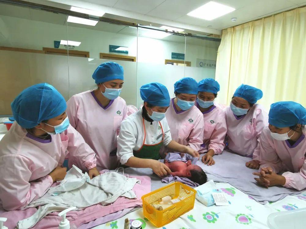 吐鲁番妇婴监护型护送